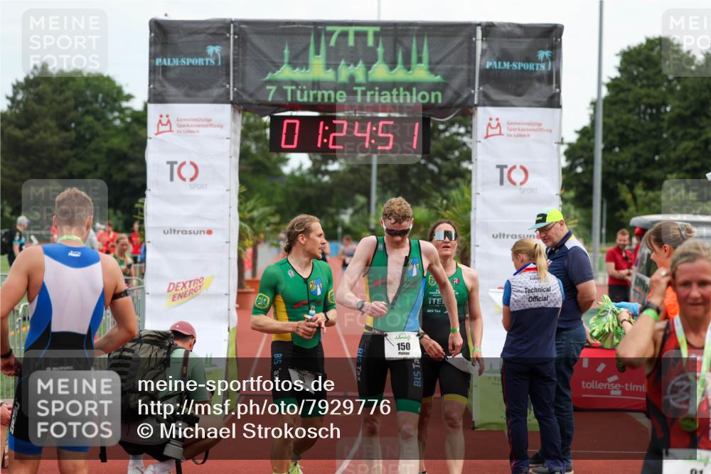 15.06.2025 - 7 Türme Triathlon Michael Strokosch http://msf.ph/oto/7929776 15.06.2025 10:24:51 Ziel 149, 150, 151 meine-sportfotos.de