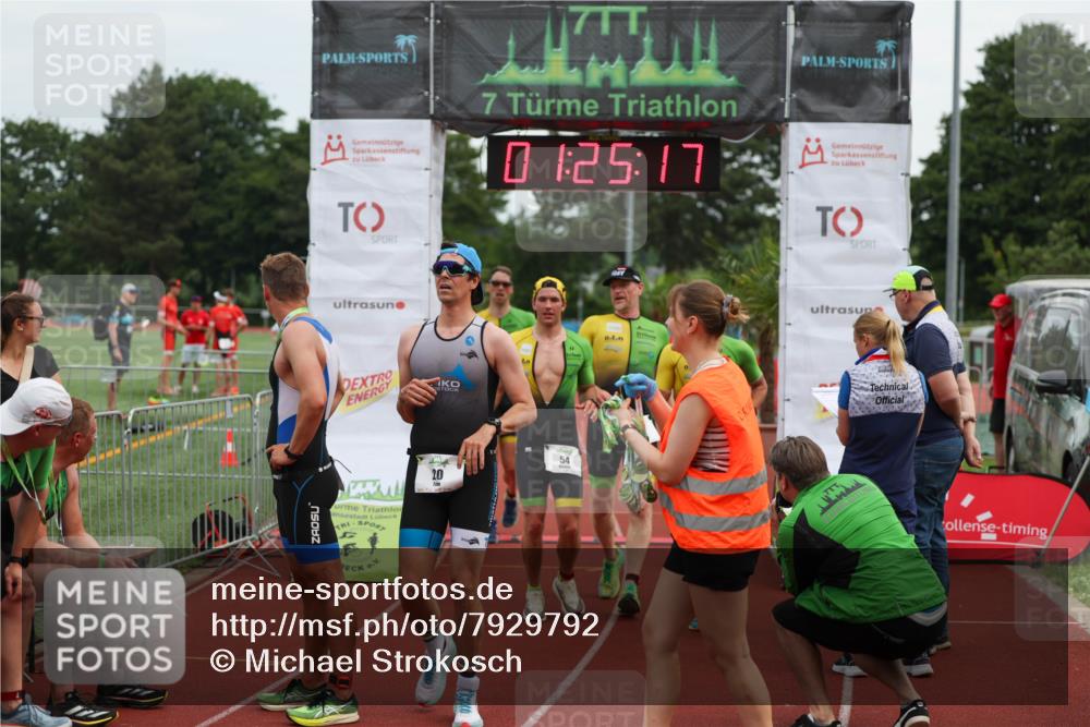 15.06.2025 - 7 Türme Triathlon Michael Strokosch http://msf.ph/oto/7929792 15.06.2025 10:25:17 Ziel 20, 51, 52, 53, 54 meine-sportfotos.de