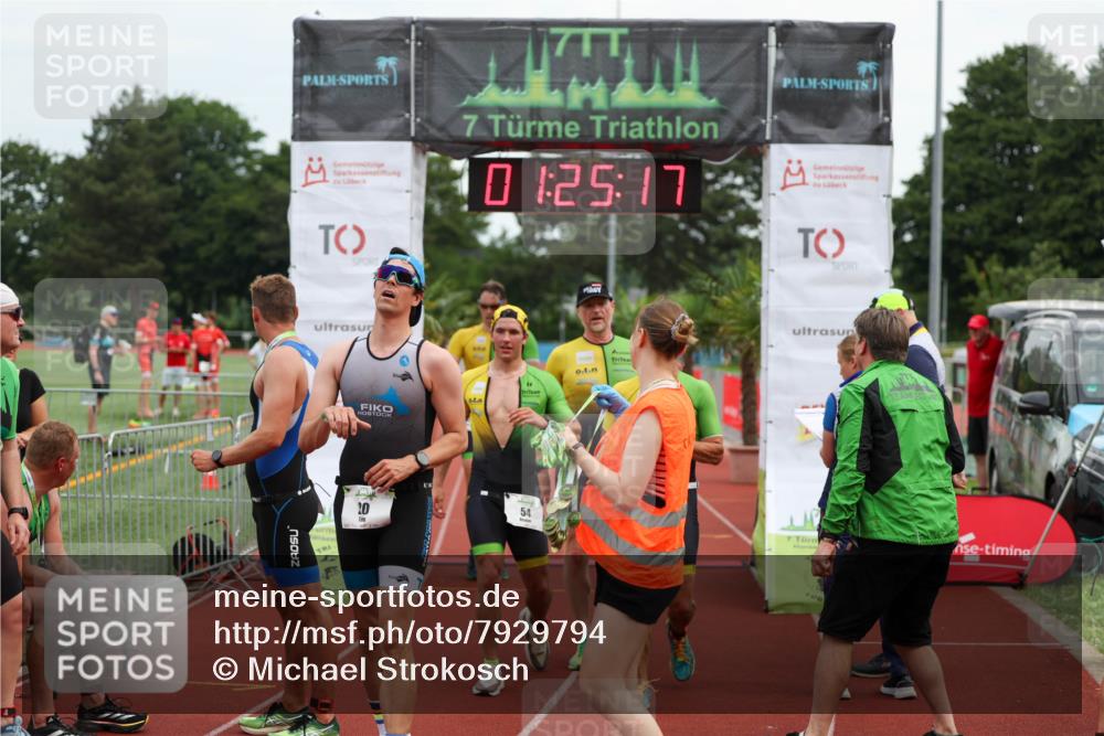 15.06.2025 - 7 Türme Triathlon Michael Strokosch http://msf.ph/oto/7929794 15.06.2025 10:25:18 Ziel 20, 51, 52, 53, 54 meine-sportfotos.de