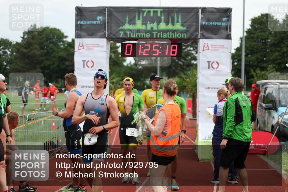 15.06.2025 - 7 Türme Triathlon Michael Strokosch http://msf.ph/oto/7929795 15.06.2025 10:25:18 Ziel 20, 51, 52, 53, 54 meine-sportfotos.de