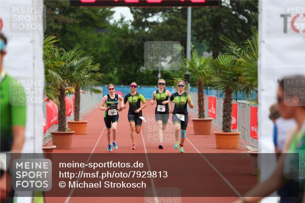 15.06.2025 - 7 Türme Triathlon Michael Strokosch http://msf.ph/oto/7929813 15.06.2025 10:26:43 Ziel 121, 122, 123, 124 meine-sportfotos.de