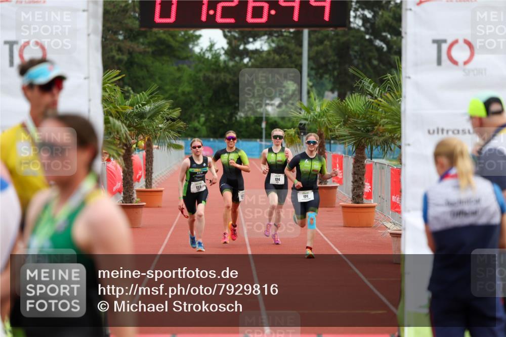15.06.2025 - 7 Türme Triathlon Michael Strokosch http://msf.ph/oto/7929816 15.06.2025 10:26:44 Ziel 121, 122, 123, 124 meine-sportfotos.de