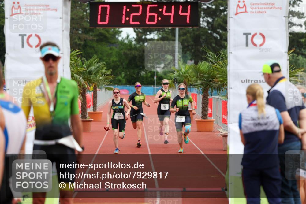 15.06.2025 - 7 Türme Triathlon Michael Strokosch http://msf.ph/oto/7929817 15.06.2025 10:26:45 Ziel 121, 122, 123, 124 meine-sportfotos.de