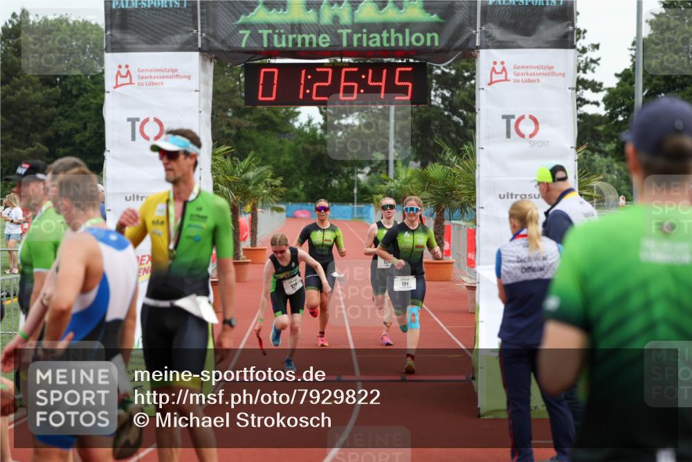 15.06.2025 - 7 Türme Triathlon Michael Strokosch http://msf.ph/oto/7929822 15.06.2025 10:26:46 Ziel 121, 122, 123, 124 meine-sportfotos.de