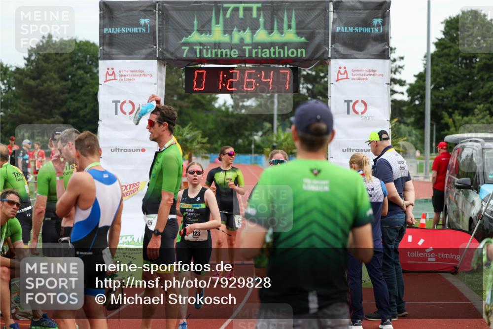15.06.2025 - 7 Türme Triathlon Michael Strokosch http://msf.ph/oto/7929828 15.06.2025 10:26:48 Ziel 121, 122, 123, 124 meine-sportfotos.de