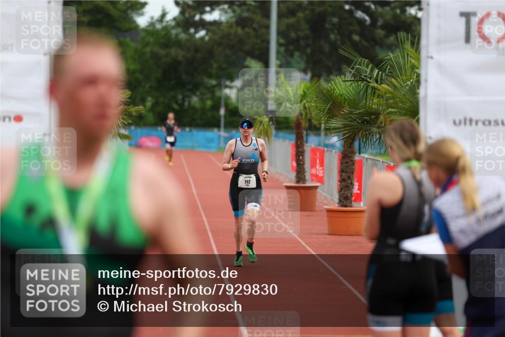 15.06.2025 - 7 Türme Triathlon Michael Strokosch http://msf.ph/oto/7929830 15.06.2025 10:27:22 Ziel 112 meine-sportfotos.de