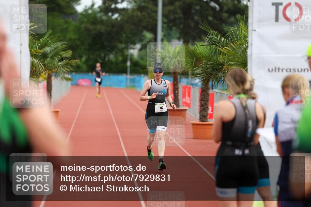 15.06.2025 - 7 Türme Triathlon Michael Strokosch http://msf.ph/oto/7929831 15.06.2025 10:27:22 Ziel 112 meine-sportfotos.de