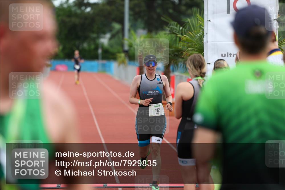 15.06.2025 - 7 Türme Triathlon Michael Strokosch http://msf.ph/oto/7929835 15.06.2025 10:27:25 Ziel 112 meine-sportfotos.de