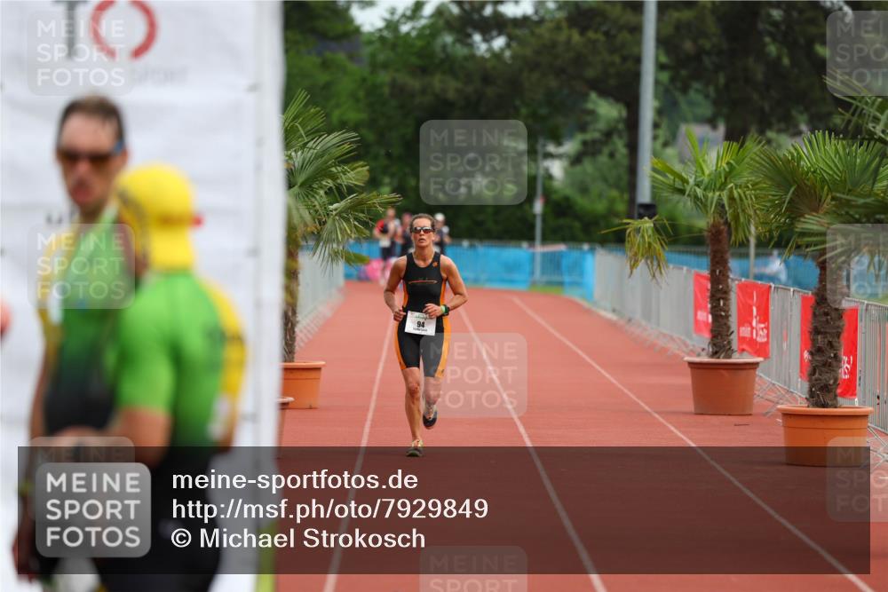 15.06.2025 - 7 Türme Triathlon Michael Strokosch http://msf.ph/oto/7929849 15.06.2025 10:28:20 Ziel  meine-sportfotos.de
