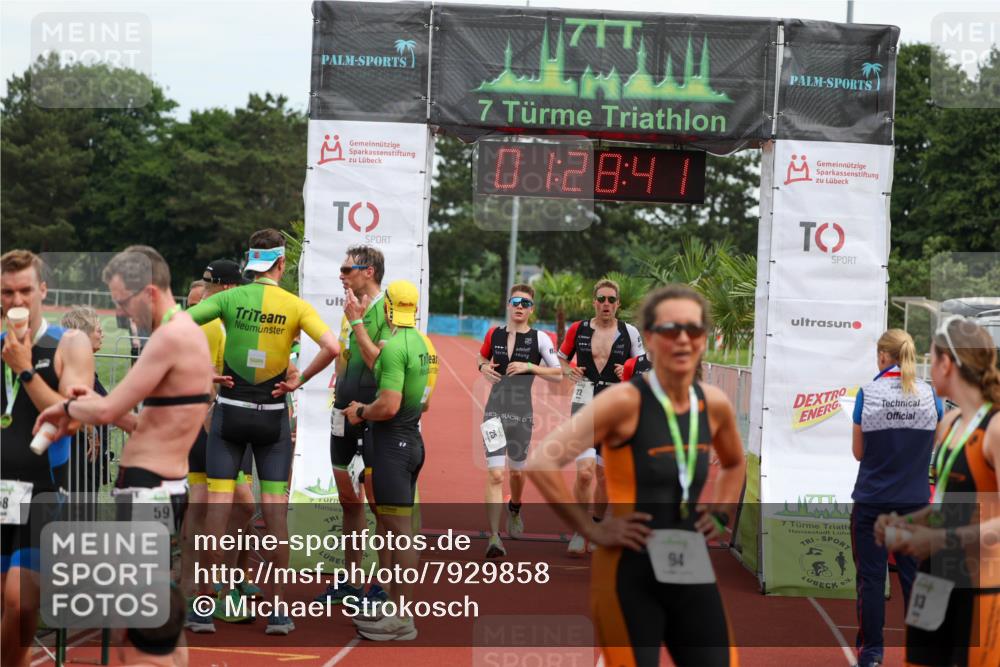 15.06.2025 - 7 Türme Triathlon Michael Strokosch http://msf.ph/oto/7929858 15.06.2025 10:28:42 Ziel 21, 22, 24, 25 meine-sportfotos.de