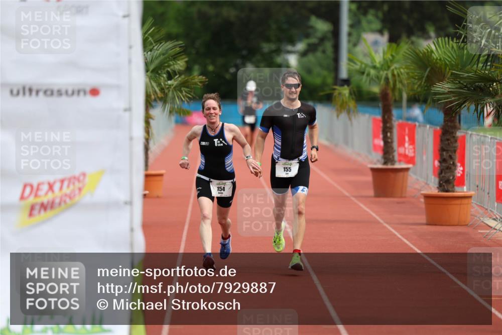 15.06.2025 - 7 Türme Triathlon Michael Strokosch http://msf.ph/oto/7929887 15.06.2025 10:30:38 Ziel 154, 155 meine-sportfotos.de