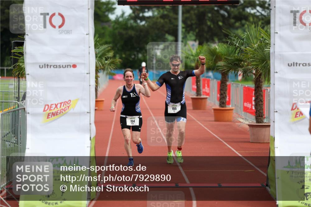 15.06.2025 - 7 Türme Triathlon Michael Strokosch http://msf.ph/oto/7929890 15.06.2025 10:30:40 Ziel 154, 155 meine-sportfotos.de