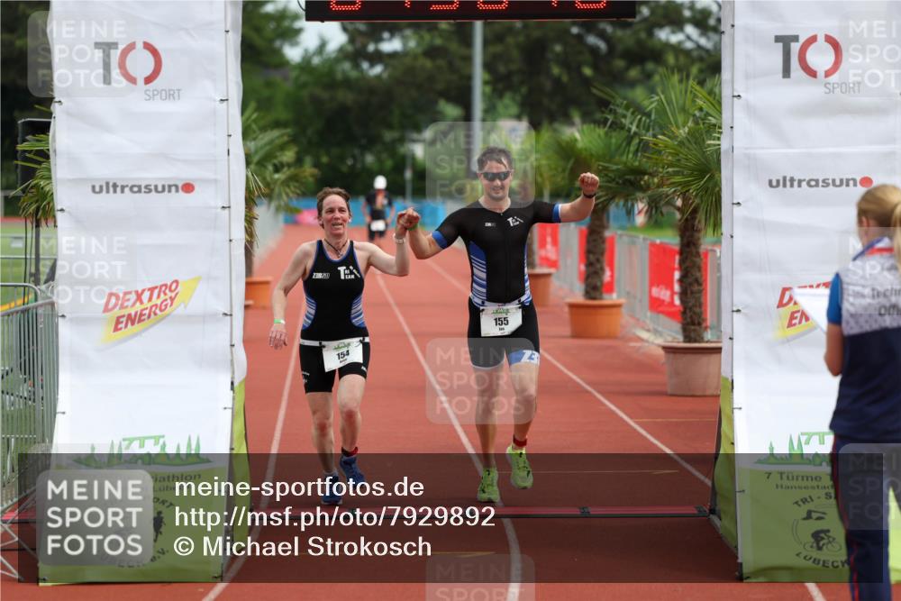 15.06.2025 - 7 Türme Triathlon Michael Strokosch http://msf.ph/oto/7929892 15.06.2025 10:30:40 Ziel 154, 155 meine-sportfotos.de