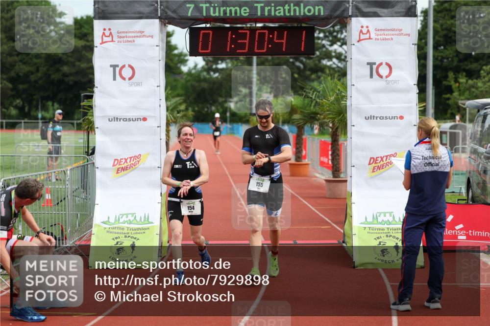 15.06.2025 - 7 Türme Triathlon Michael Strokosch http://msf.ph/oto/7929898 15.06.2025 10:30:42 Ziel 154, 155 meine-sportfotos.de