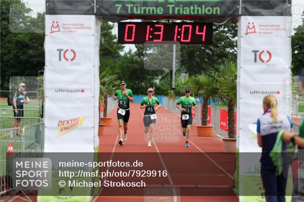 15.06.2025 - 7 Türme Triathlon Michael Strokosch http://msf.ph/oto/7929916 15.06.2025 10:31:05 Ziel 129, 130, 132 meine-sportfotos.de