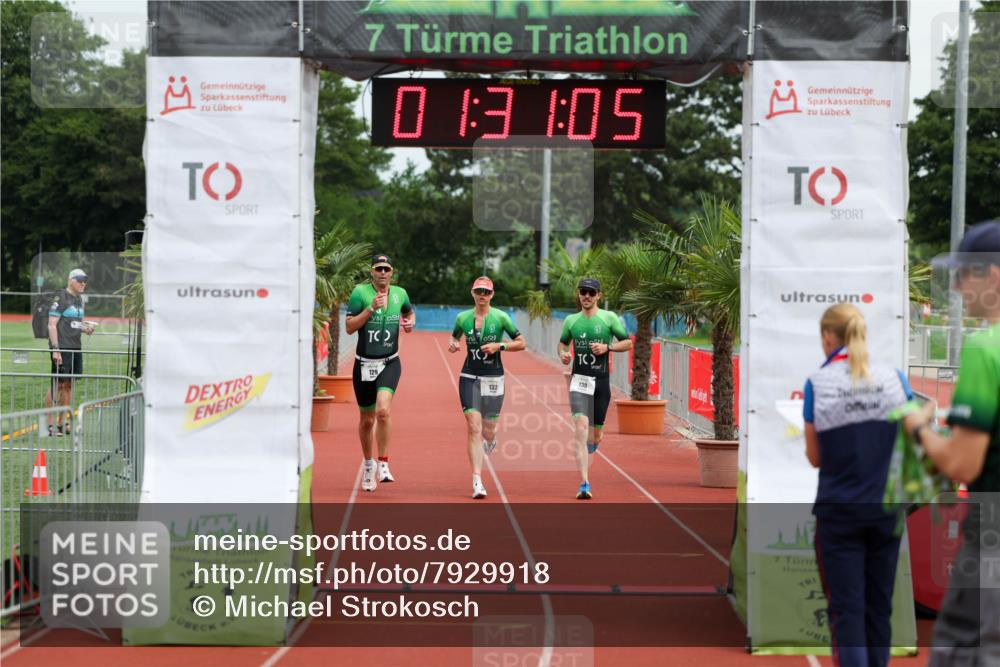 15.06.2025 - 7 Türme Triathlon Michael Strokosch http://msf.ph/oto/7929918 15.06.2025 10:31:06 Ziel 129, 130, 132 meine-sportfotos.de