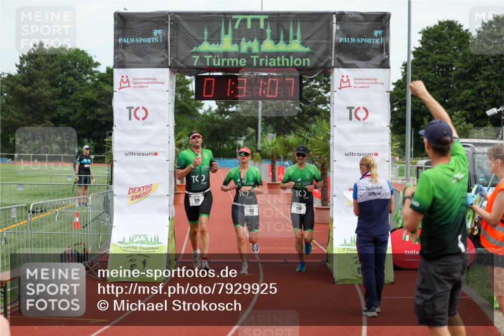 15.06.2025 - 7 Türme Triathlon Michael Strokosch http://msf.ph/oto/7929925 15.06.2025 10:31:08 Ziel 129, 130, 132 meine-sportfotos.de