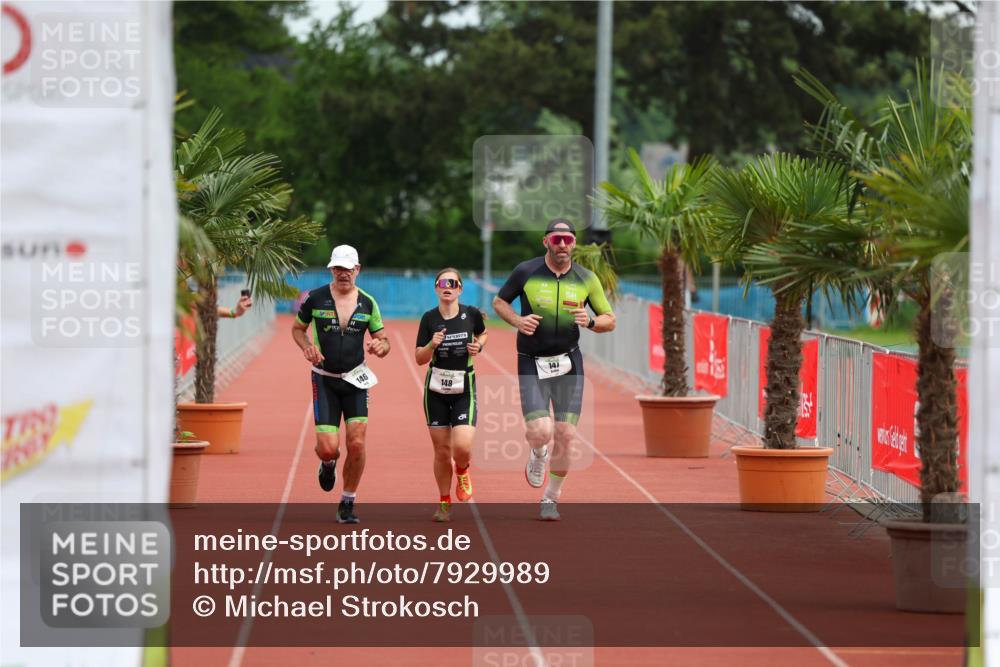 15.06.2025 - 7 Türme Triathlon Michael Strokosch http://msf.ph/oto/7929989 15.06.2025 10:34:50 Ziel 146, 147, 148 meine-sportfotos.de