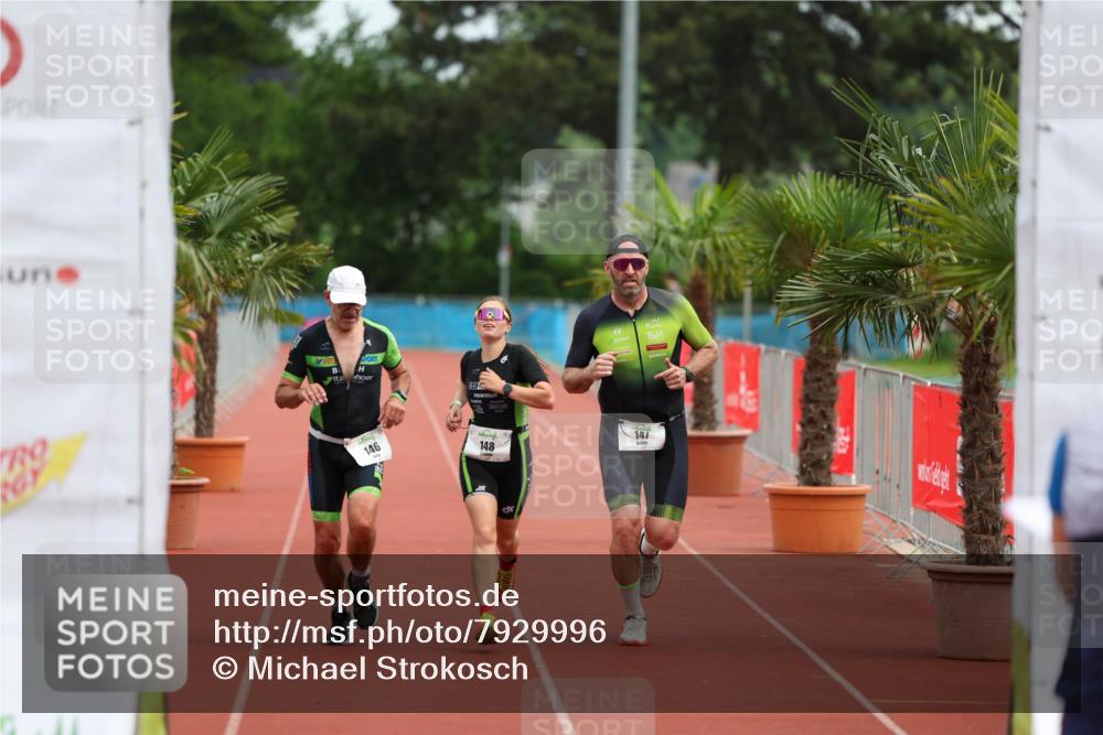 15.06.2025 - 7 Türme Triathlon Michael Strokosch http://msf.ph/oto/7929996 15.06.2025 10:34:52 Ziel 146, 147, 148 meine-sportfotos.de