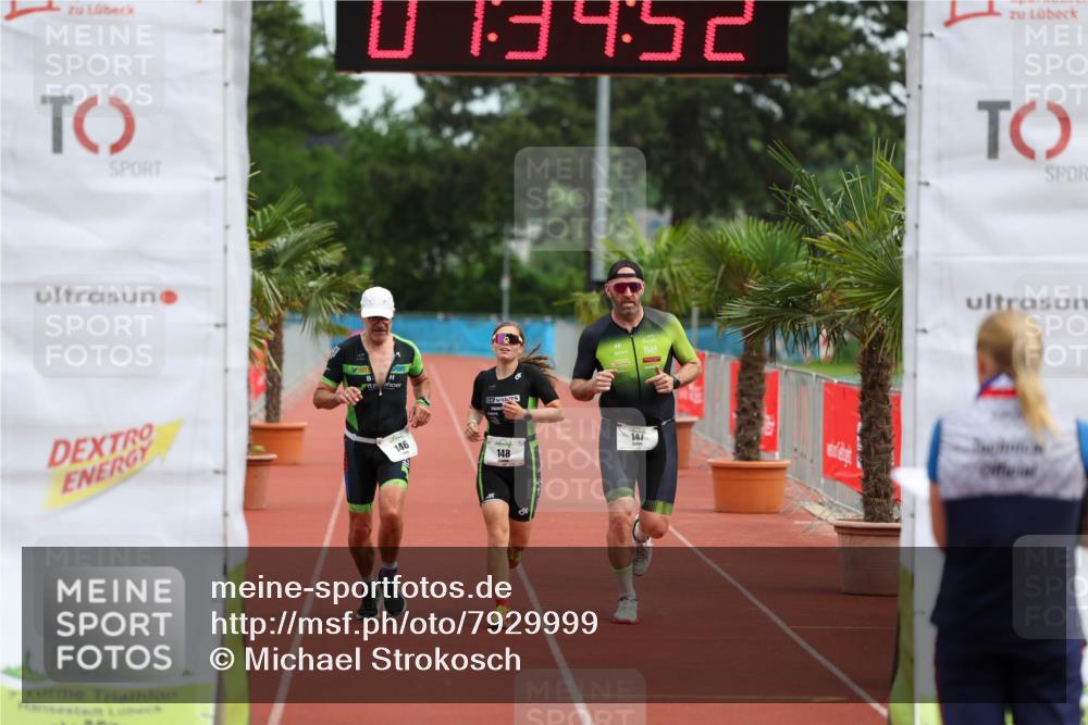 15.06.2025 - 7 Türme Triathlon Michael Strokosch http://msf.ph/oto/7929999 15.06.2025 10:34:52 Ziel 146, 147, 148 meine-sportfotos.de