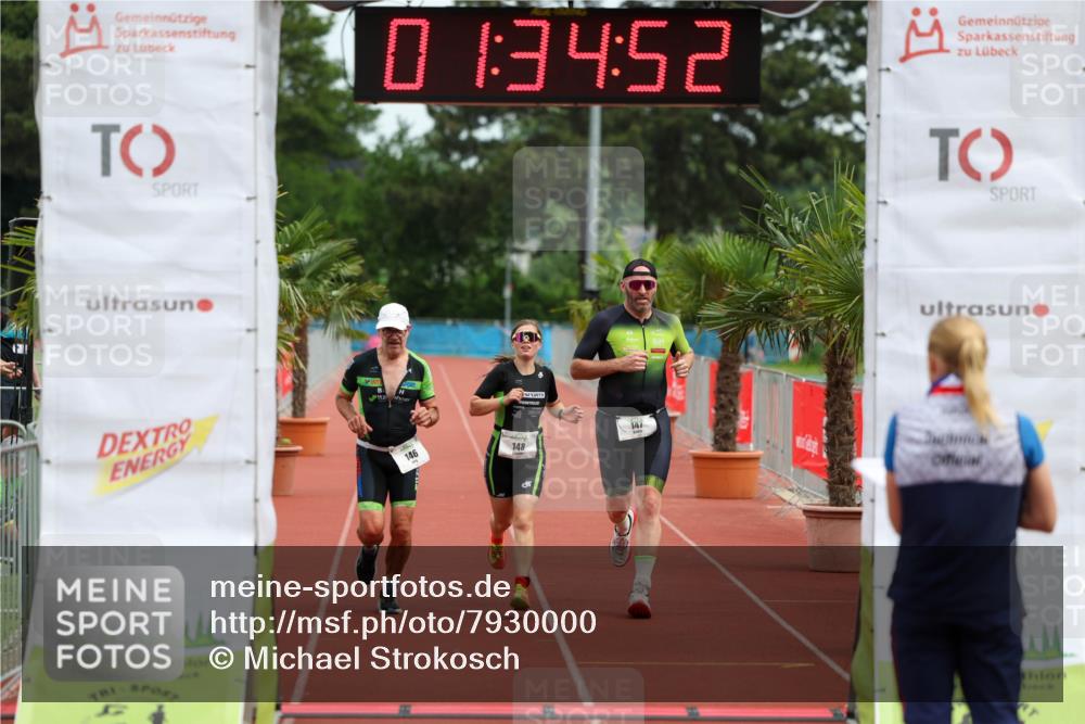 15.06.2025 - 7 Türme Triathlon Michael Strokosch http://msf.ph/oto/7930000 15.06.2025 10:34:53 Ziel 146, 147, 148 meine-sportfotos.de