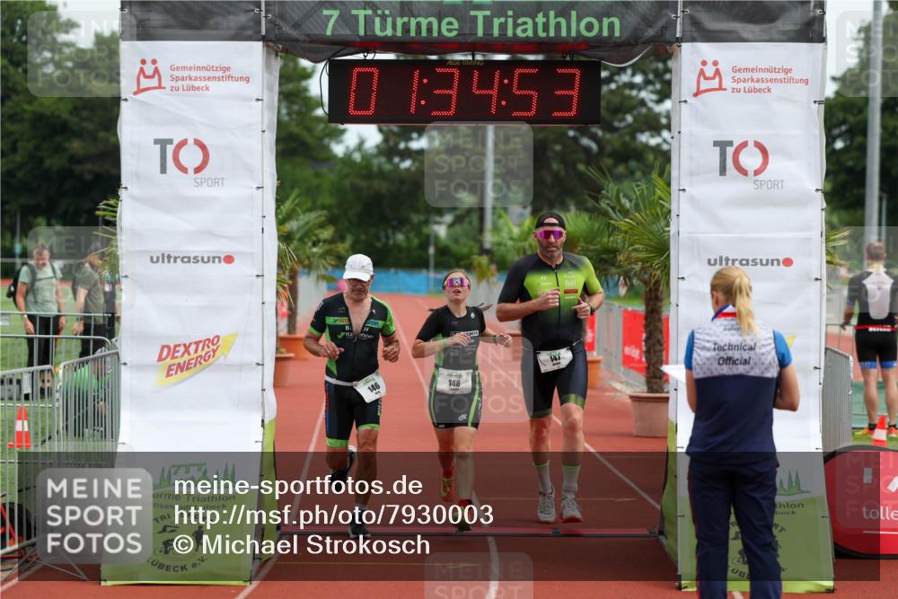 15.06.2025 - 7 Türme Triathlon Michael Strokosch http://msf.ph/oto/7930003 15.06.2025 10:34:54 Ziel 146, 147, 148 meine-sportfotos.de