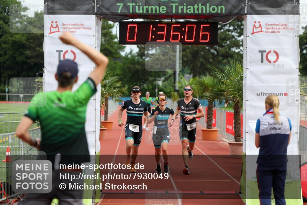 15.06.2025 - 7 Türme Triathlon Michael Strokosch http://msf.ph/oto/7930049 15.06.2025 10:36:06 Ziel 137, 138, 140 meine-sportfotos.de