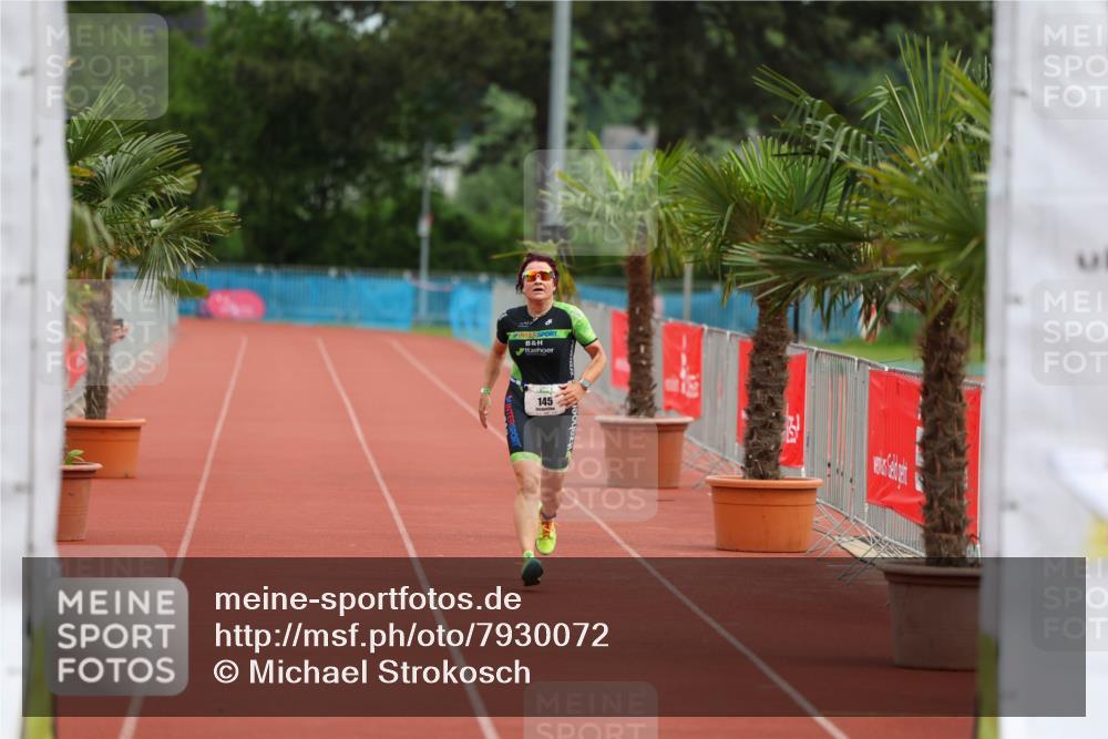 15.06.2025 - 7 Türme Triathlon Michael Strokosch http://msf.ph/oto/7930072 15.06.2025 10:37:29 Ziel 145 meine-sportfotos.de