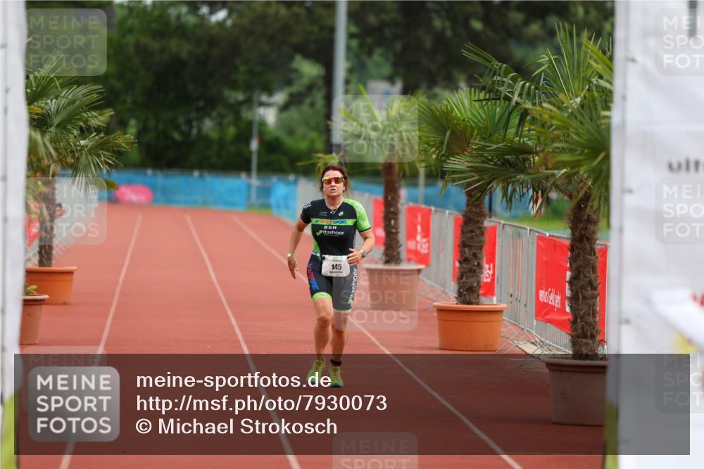 15.06.2025 - 7 Türme Triathlon Michael Strokosch http://msf.ph/oto/7930073 15.06.2025 10:37:29 Ziel 145 meine-sportfotos.de
