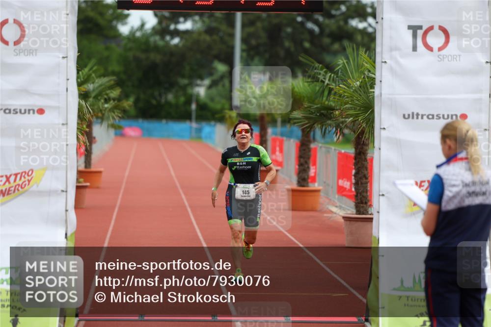 15.06.2025 - 7 Türme Triathlon Michael Strokosch http://msf.ph/oto/7930076 15.06.2025 10:37:31 Ziel 145 meine-sportfotos.de