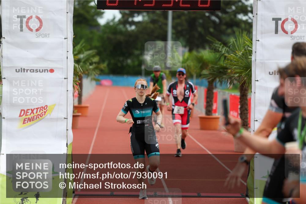 15.06.2025 - 7 Türme Triathlon Michael Strokosch http://msf.ph/oto/7930091 15.06.2025 10:39:20 Ziel 77, 139 meine-sportfotos.de