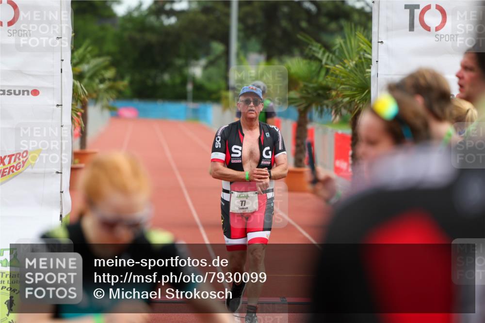 15.06.2025 - 7 Türme Triathlon Michael Strokosch http://msf.ph/oto/7930099 15.06.2025 10:39:23 Ziel 77, 139 meine-sportfotos.de