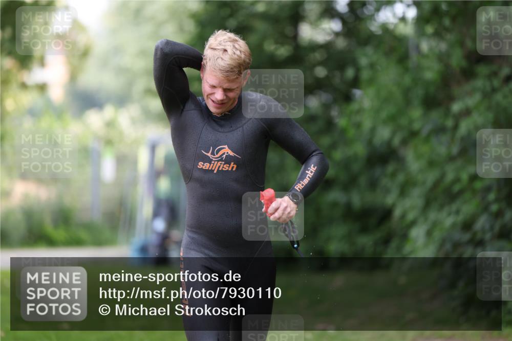 15.06.2025 - 7 Türme Triathlon Michael Strokosch http://msf.ph/oto/7930110 15.06.2025 12:22:34 Schwimmen 440, 461, 579, 647 meine-sportfotos.de