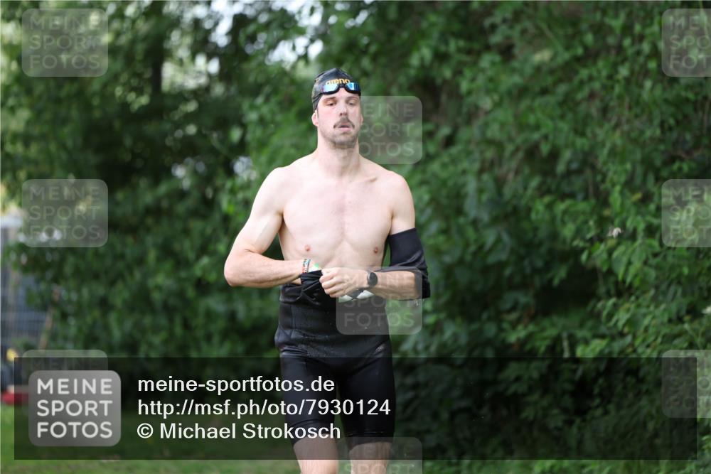 15.06.2025 - 7 Türme Triathlon Michael Strokosch http://msf.ph/oto/7930124 15.06.2025 12:22:44 Schwimmen 440, 461, 495, 506, 579, 598, 647 meine-sportfotos.de