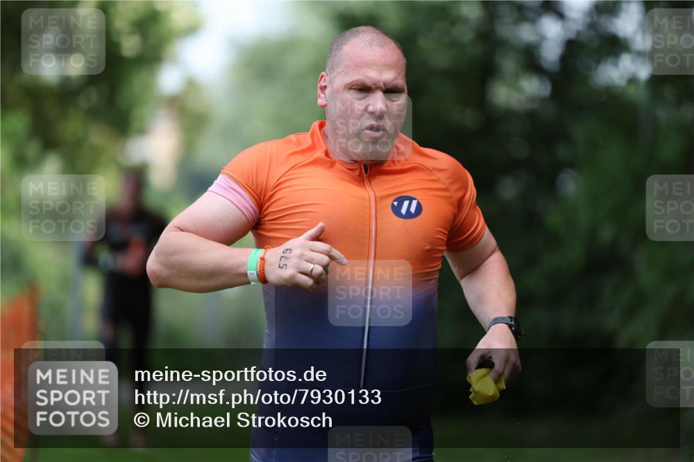 15.06.2025 - 7 Türme Triathlon Michael Strokosch http://msf.ph/oto/7930133 15.06.2025 12:22:46 Schwimmen 353, 440, 461, 495, 506, 579, 598, 647 meine-sportfotos.de