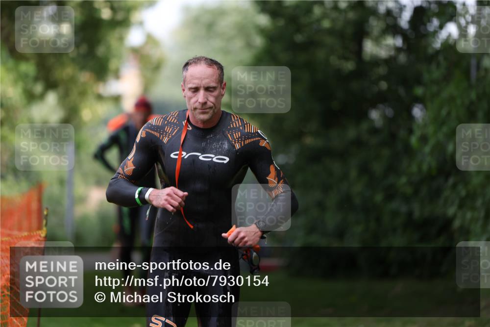 15.06.2025 - 7 Türme Triathlon Michael Strokosch http://msf.ph/oto/7930154 15.06.2025 12:22:52 Schwimmen 353, 440, 495, 506, 579, 598, 647, 681 meine-sportfotos.de