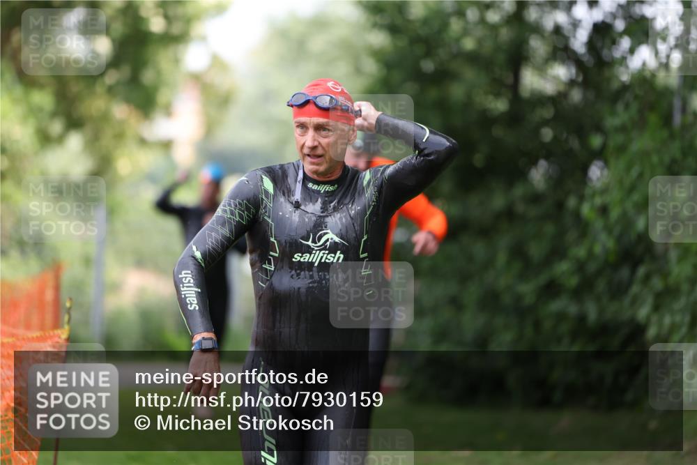 15.06.2025 - 7 Türme Triathlon Michael Strokosch http://msf.ph/oto/7930159 15.06.2025 12:22:56 Schwimmen 353, 376, 436, 440, 495, 506, 579, 598, 681 meine-sportfotos.de