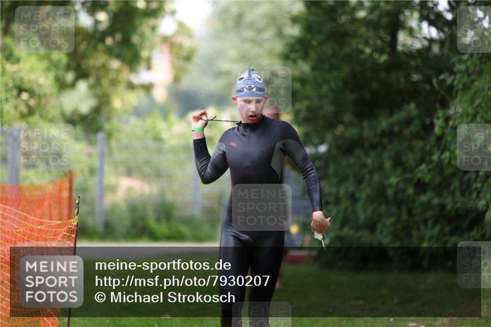 15.06.2025 - 7 Türme Triathlon Michael Strokosch http://msf.ph/oto/7930207 15.06.2025 12:23:11 Schwimmen 353, 376, 422, 436, 474, 495, 506, 546, 606, 681 meine-sportfotos.de