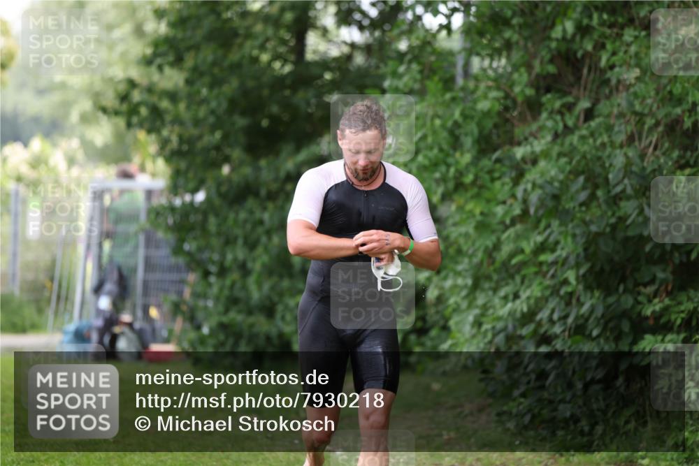 15.06.2025 - 7 Türme Triathlon Michael Strokosch http://msf.ph/oto/7930218 15.06.2025 12:23:15 Schwimmen 353, 376, 388, 422, 436, 474, 546, 558, 606, 681 meine-sportfotos.de