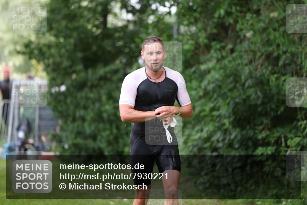 15.06.2025 - 7 Türme Triathlon Michael Strokosch http://msf.ph/oto/7930221 15.06.2025 12:23:15 Schwimmen 353, 376, 388, 422, 436, 474, 546, 558, 606, 681 meine-sportfotos.de