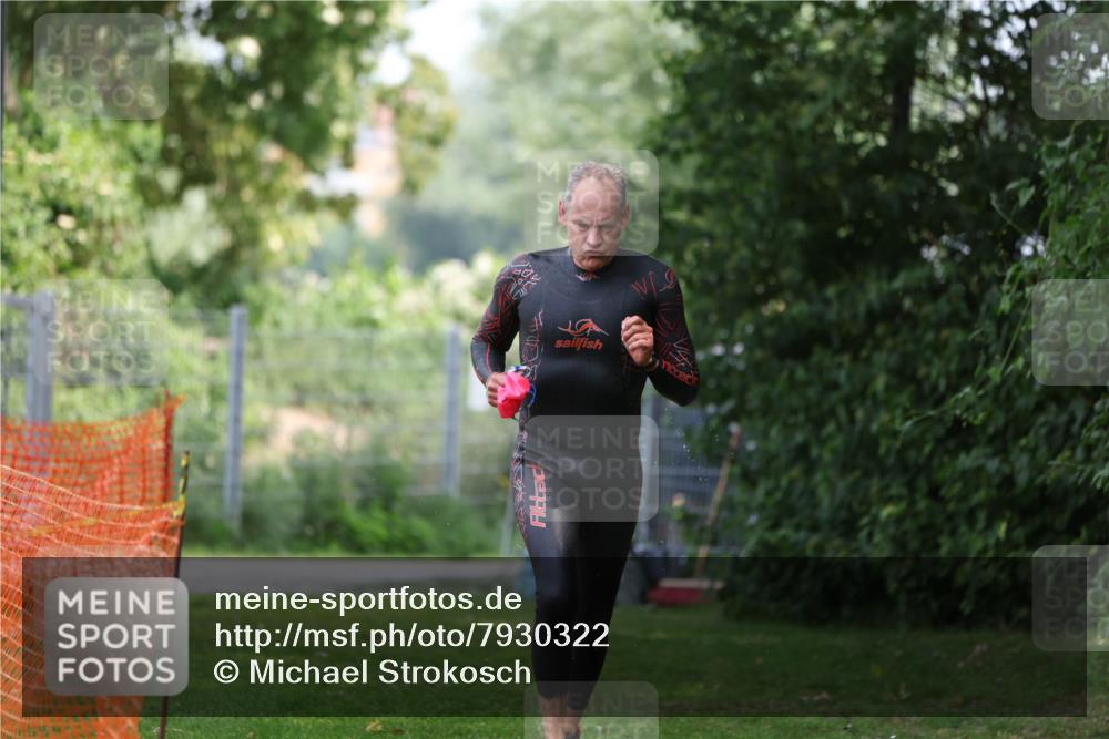 15.06.2025 - 7 Türme Triathlon Michael Strokosch http://msf.ph/oto/7930322 15.06.2025 12:23:54 Schwimmen 467, 527, 580, 582 meine-sportfotos.de