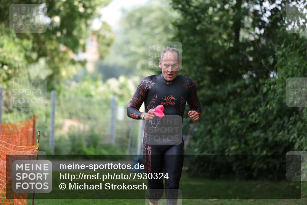15.06.2025 - 7 Türme Triathlon Michael Strokosch http://msf.ph/oto/7930324 15.06.2025 12:23:54 Schwimmen 467, 527, 580, 582 meine-sportfotos.de