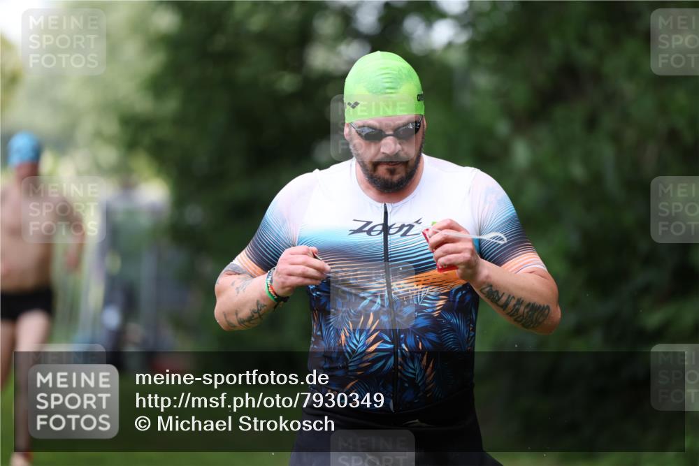 15.06.2025 - 7 Türme Triathlon Michael Strokosch http://msf.ph/oto/7930349 15.06.2025 12:24:14 Schwimmen 355, 449, 527, 643 meine-sportfotos.de