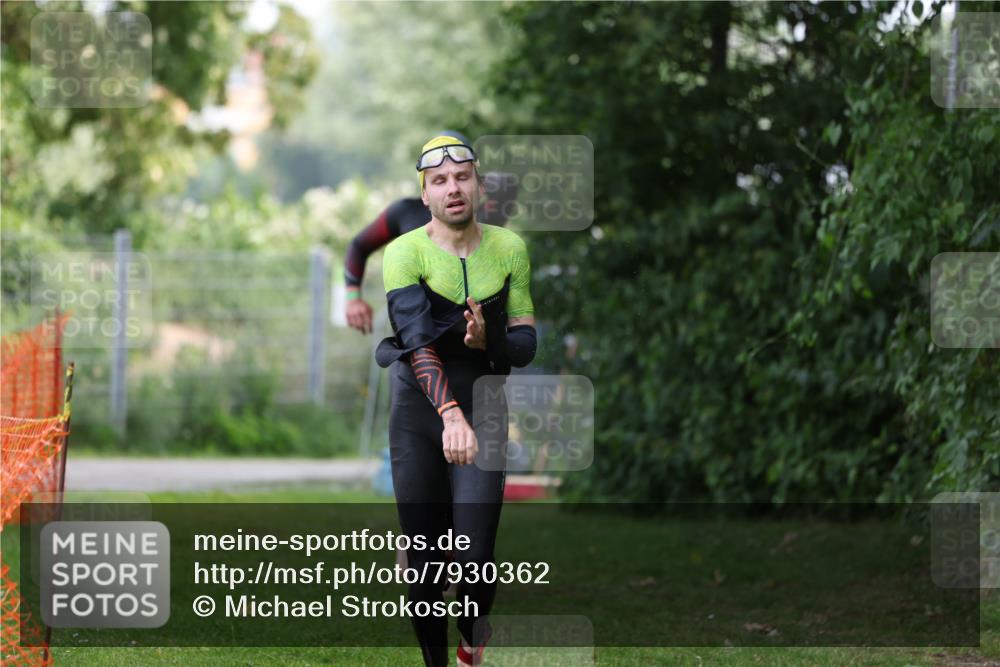 15.06.2025 - 7 Türme Triathlon Michael Strokosch http://msf.ph/oto/7930362 15.06.2025 12:24:23 Schwimmen 355, 361, 449, 527, 643 meine-sportfotos.de