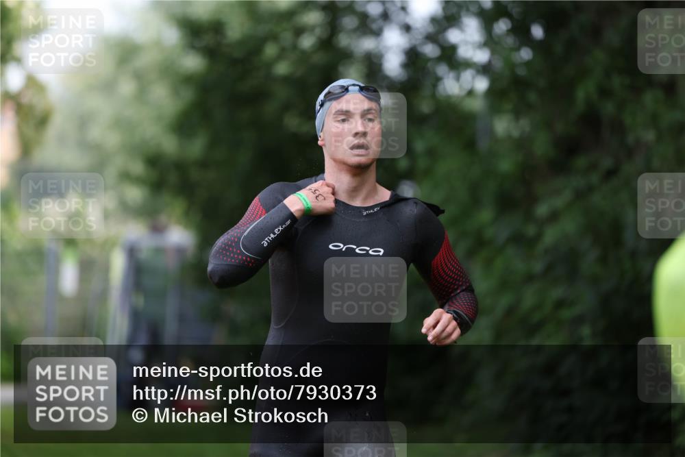 15.06.2025 - 7 Türme Triathlon Michael Strokosch http://msf.ph/oto/7930373 15.06.2025 12:24:26 Schwimmen 355, 361, 432, 449 meine-sportfotos.de