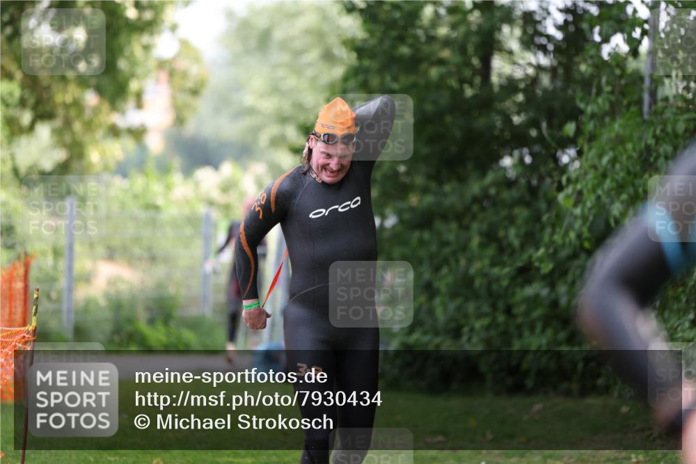 15.06.2025 - 7 Türme Triathlon Michael Strokosch http://msf.ph/oto/7930434 15.06.2025 12:25:27 Schwimmen 379, 441, 587, 663 meine-sportfotos.de