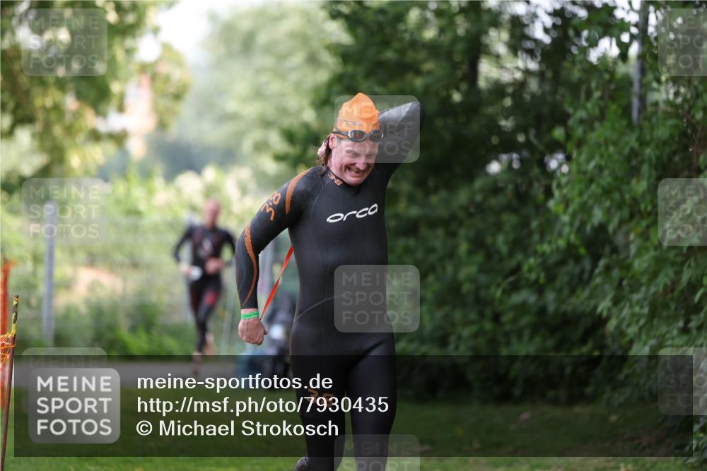 15.06.2025 - 7 Türme Triathlon Michael Strokosch http://msf.ph/oto/7930435 15.06.2025 12:25:27 Schwimmen 379, 441, 587, 663 meine-sportfotos.de