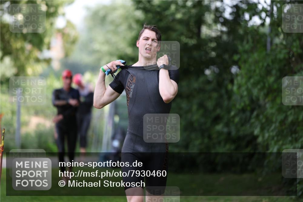 15.06.2025 - 7 Türme Triathlon Michael Strokosch http://msf.ph/oto/7930460 15.06.2025 12:25:59 Schwimmen 393, 469, 479, 619, 621 meine-sportfotos.de