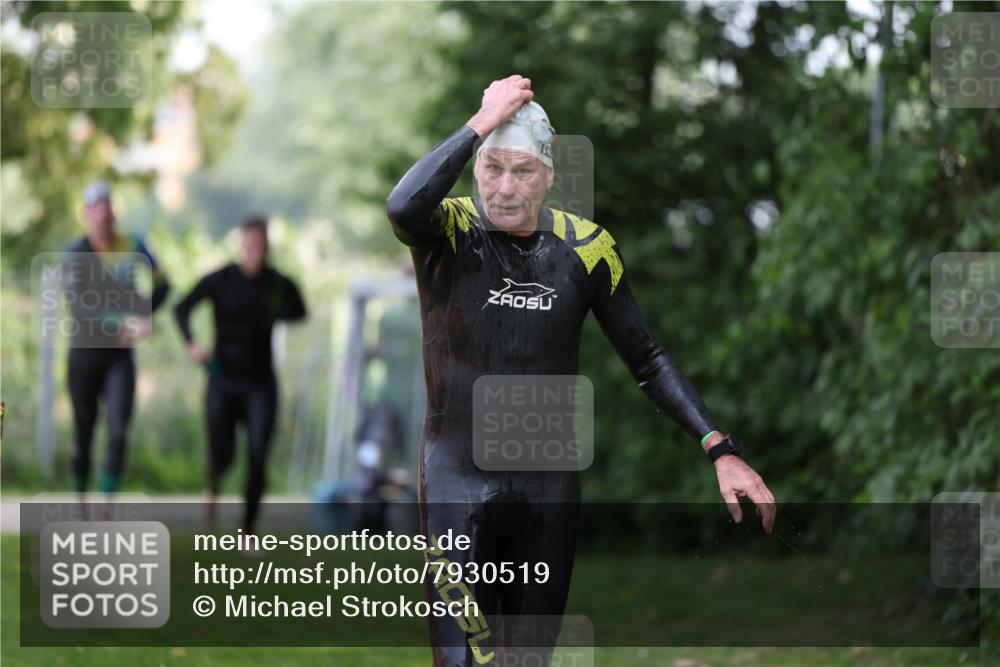 15.06.2025 - 7 Türme Triathlon Michael Strokosch http://msf.ph/oto/7930519 15.06.2025 12:26:23 Schwimmen 393, 398, 456, 469, 516, 600 meine-sportfotos.de