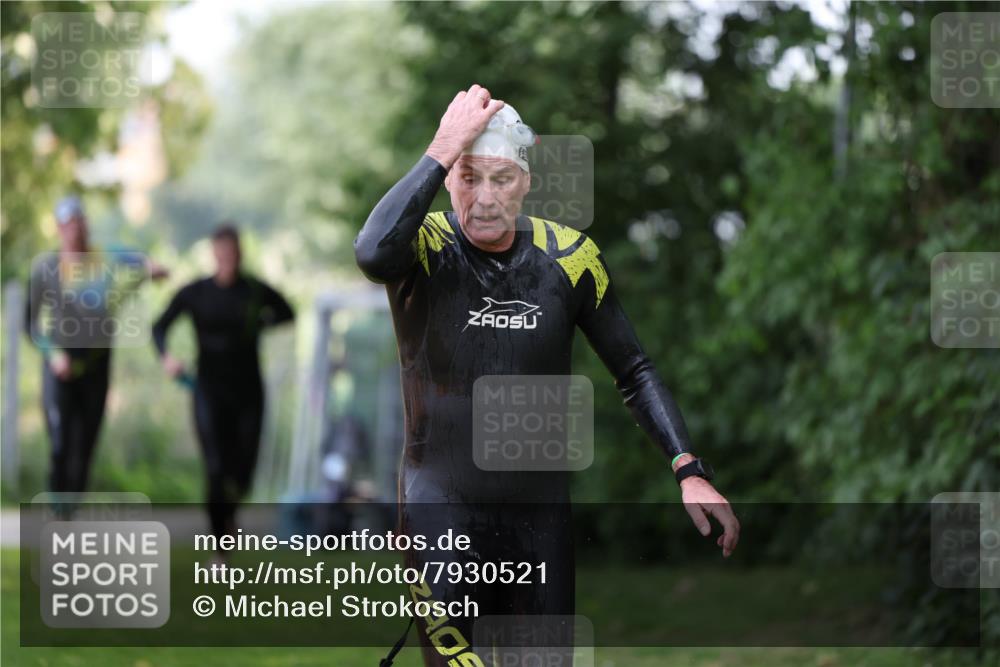 15.06.2025 - 7 Türme Triathlon Michael Strokosch http://msf.ph/oto/7930521 15.06.2025 12:26:23 Schwimmen 393, 398, 456, 469, 516, 600 meine-sportfotos.de